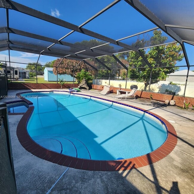 Building Photo - 6101 Palmetto Dr