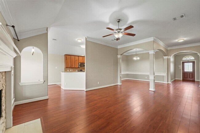 Building Photo - 24811 Sandusky Dr