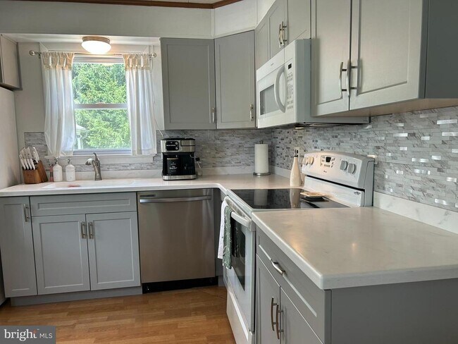 Building Photo - 138 E 7 Stars Rd