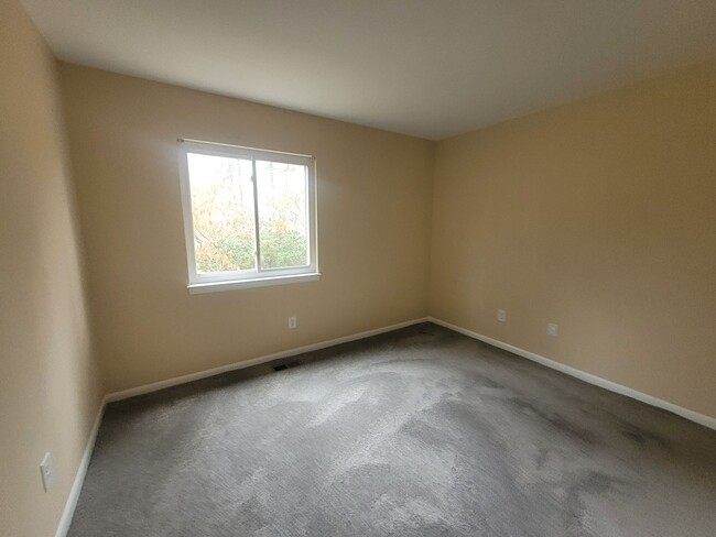 Building Photo - Remodeled Townhome