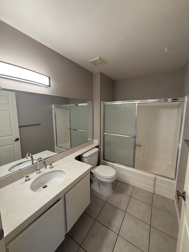 Building Photo - 3 Bedroom, 2.5 Bath Two-Story Townhome in Tierrasanta