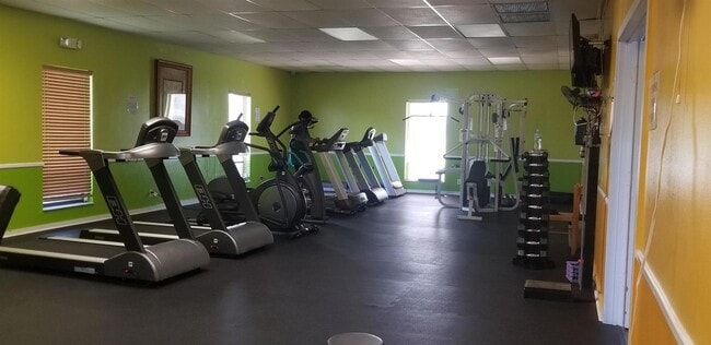 Building Photo - 2400 NE 1st Ln