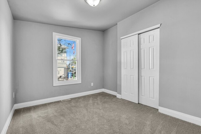 Building Photo - 19 E Main St