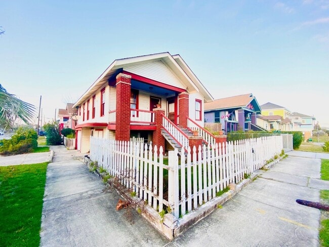 Primary Photo - 2528 Avenue Q 1/2 Ave