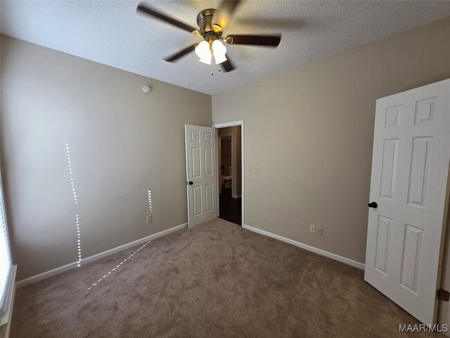 Building Photo - 2230 Kingsbury Dr