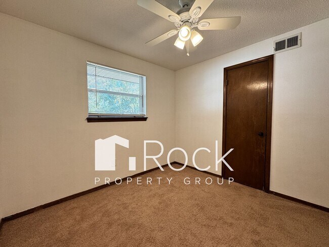 Building Photo - 3Bed/1Bath Home in Moore with Covered Fron...