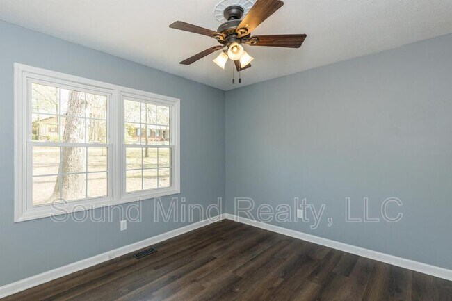 Building Photo - 409 Foxhall Dr