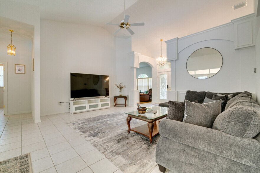 Building Photo - 9939 SW 203rd Cir