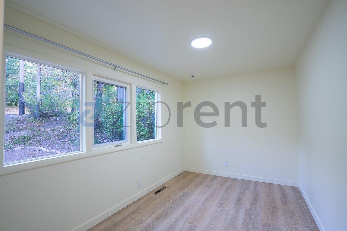 Building Photo - Unit