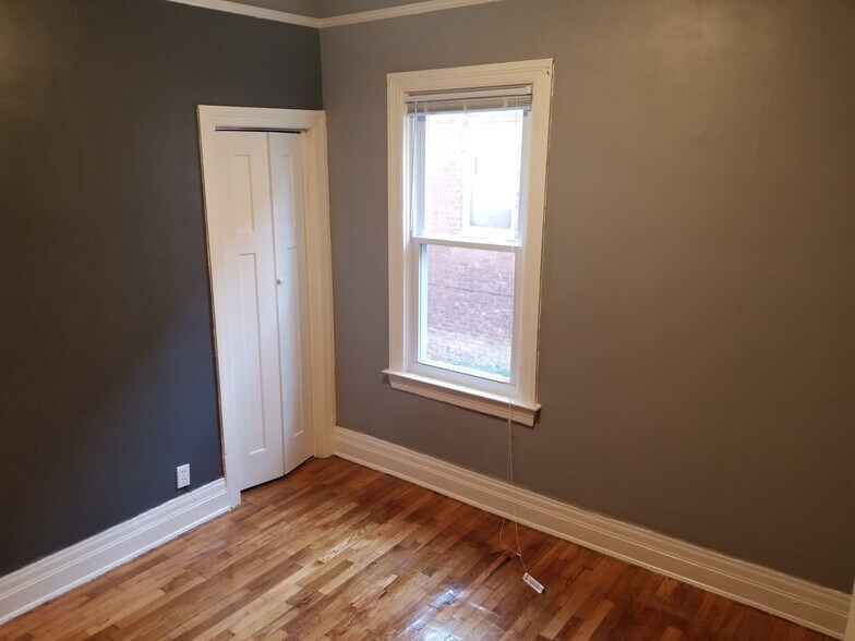 Building Photo - 865 Pingree St