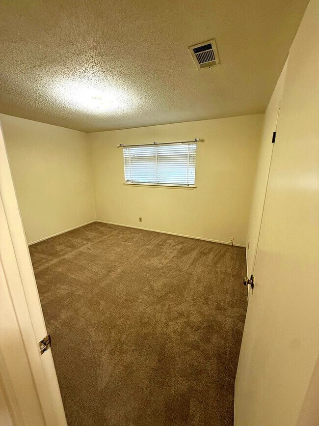 Building Photo - 603 Flournoy Dr