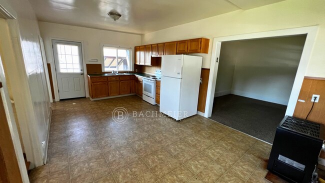 Building Photo - SW 1st Triplex