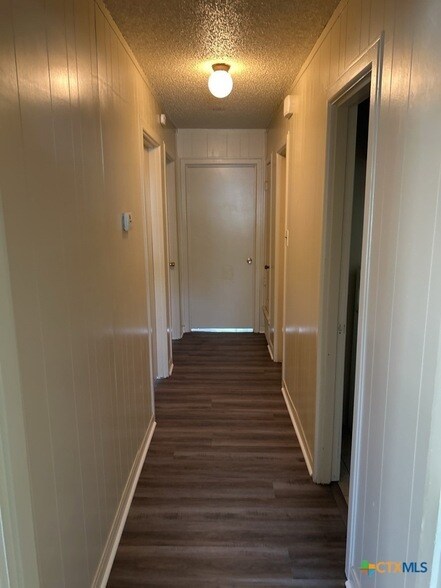 Building Photo - 715 Cardinal Ave