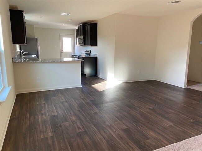 Building Photo - 401 Hyacinth Way