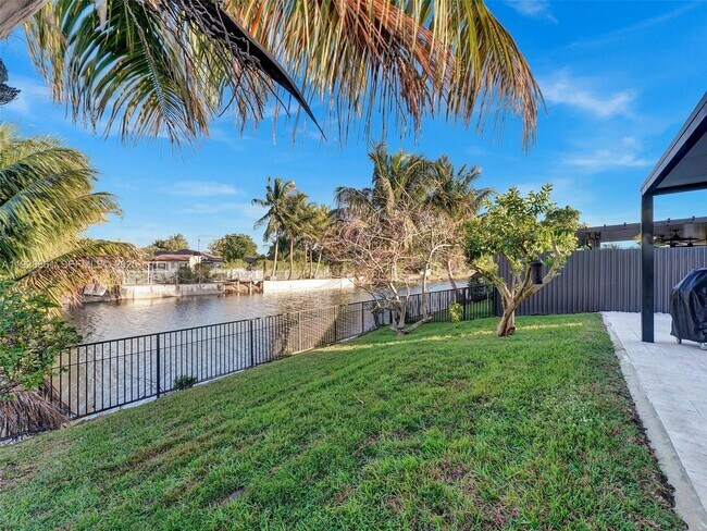 Building Photo - 19901 NW 77th Ct