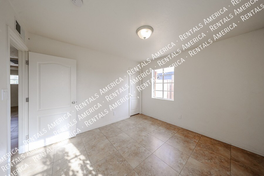 Building Photo - 3432 N 23rd Ave