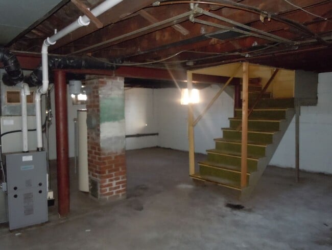 Building Photo - Two Bedroom Home with Washer/Dryer Hookups in Full Basement!