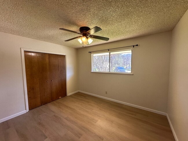 Building Photo - 45559 N Oakview Dr