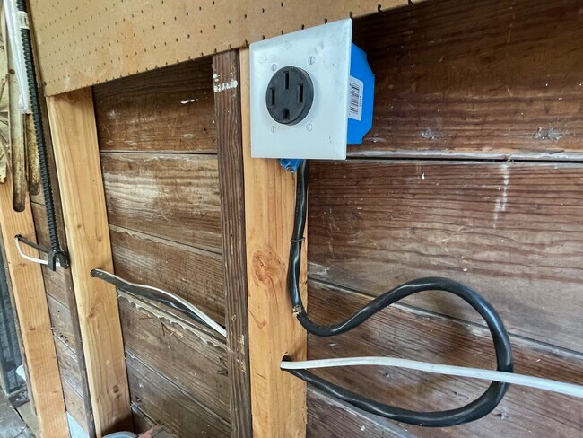 Building Photo - 3624 S Hills Ave