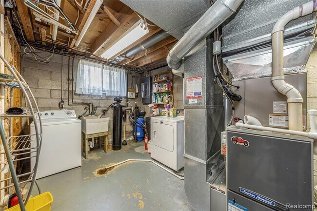 Building Photo - 9510 Beechcrest St