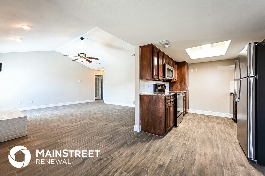 Building Photo - 524 E Lark Ct