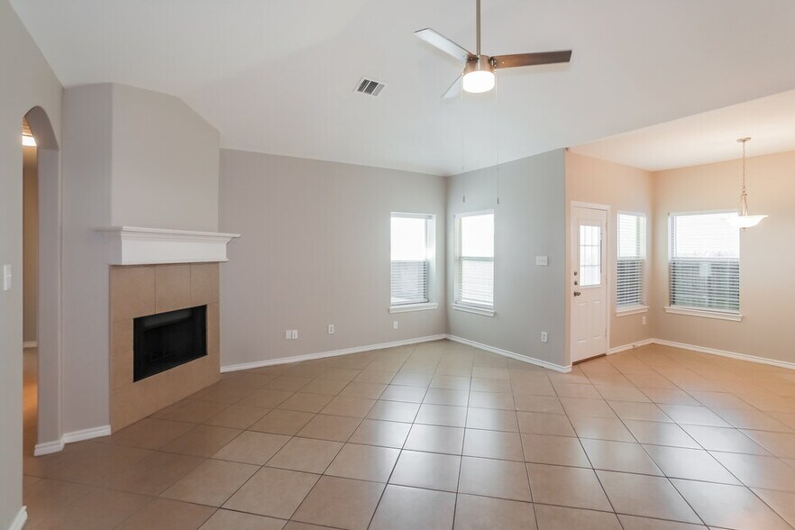 Building Photo - 2113 Beacon Way