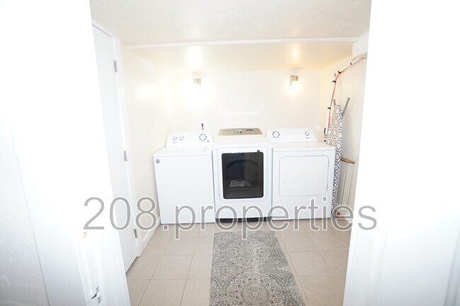 Building Photo - 1412 N 13th St
