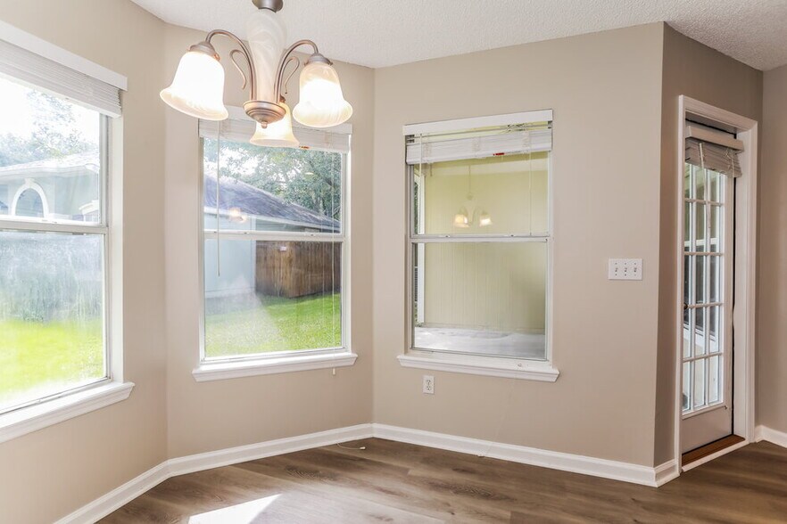 Building Photo - 8059 Carisbrook Ct
