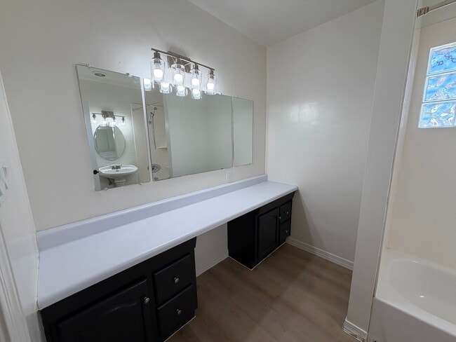 Building Photo - Spacious 4 Bed 3 Bath Single-Level Home | RV Gate | Huge Yard | Bright Open Layout