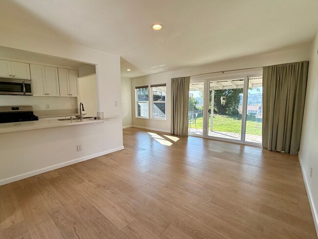 Building Photo - 6856 Newberry St