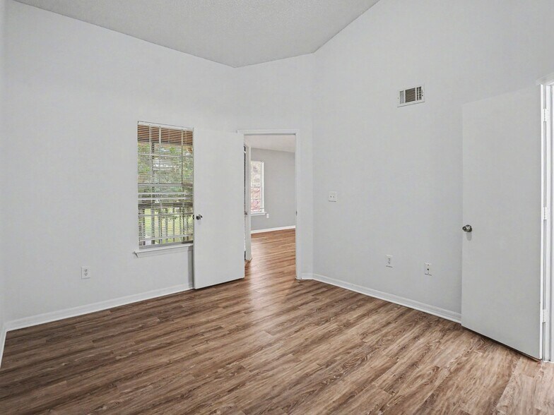 Building Photo - 437 Fountainhead Cir