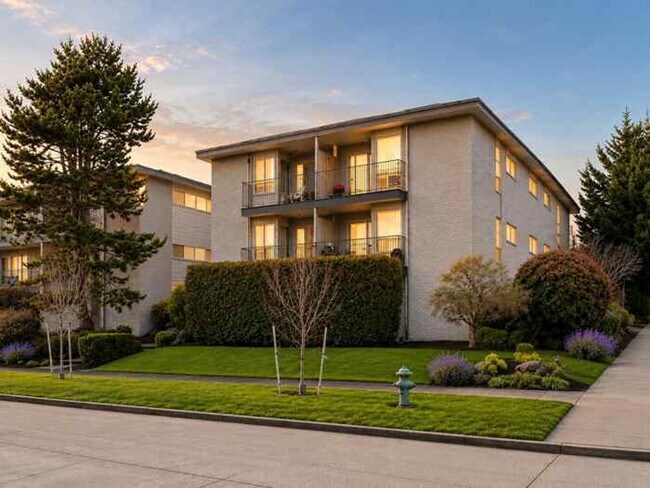 Building Photo - 2720 14th Ave S