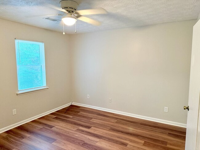 Building Photo - Welcome to this charming 2-bedroom, 1.5-bathroom home nestled in the lively community of Stockbri...