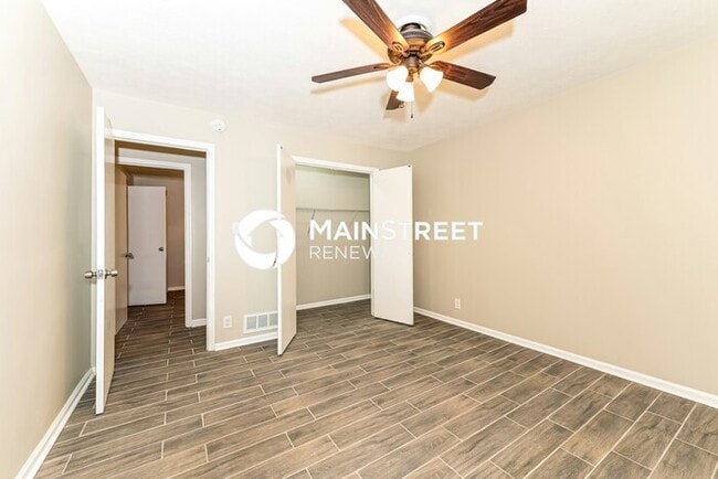 Building Photo - 3 Bedroom Pet-Friendly Home in ELLENWOOD, GA with Main Street Renewal