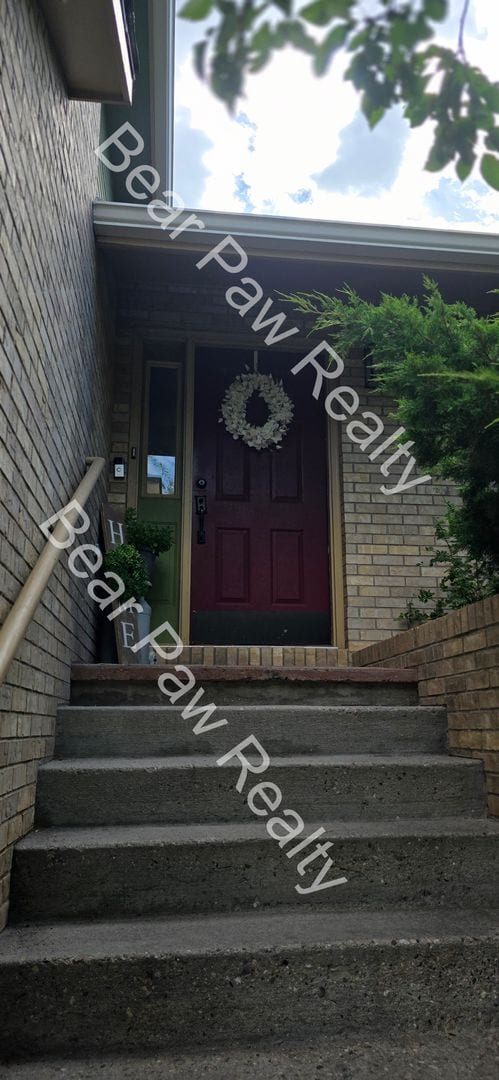 Building Photo - 5605 Bluff Pl