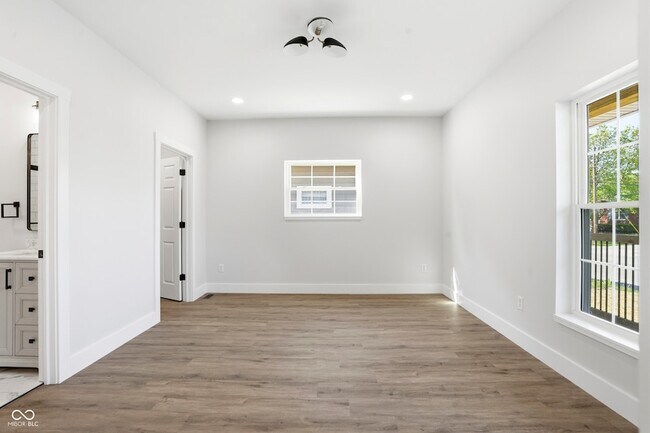 Building Photo - 4623 Rookwood Ave