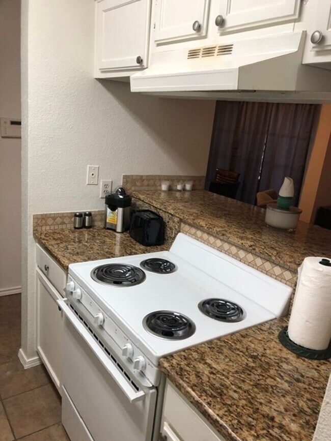 Building Photo - Charming 1BR Condo in Dallas
