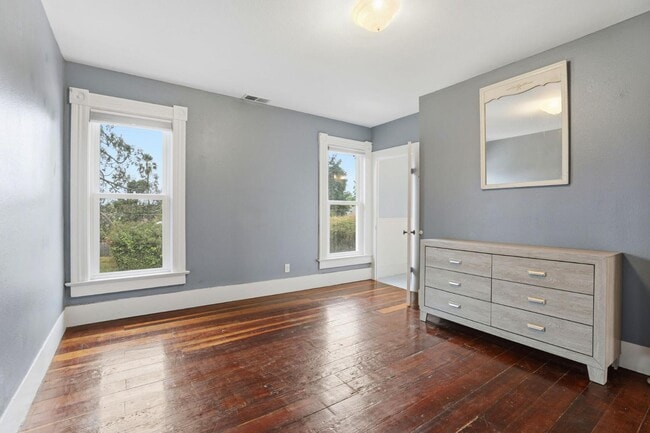 Building Photo - 482 South St