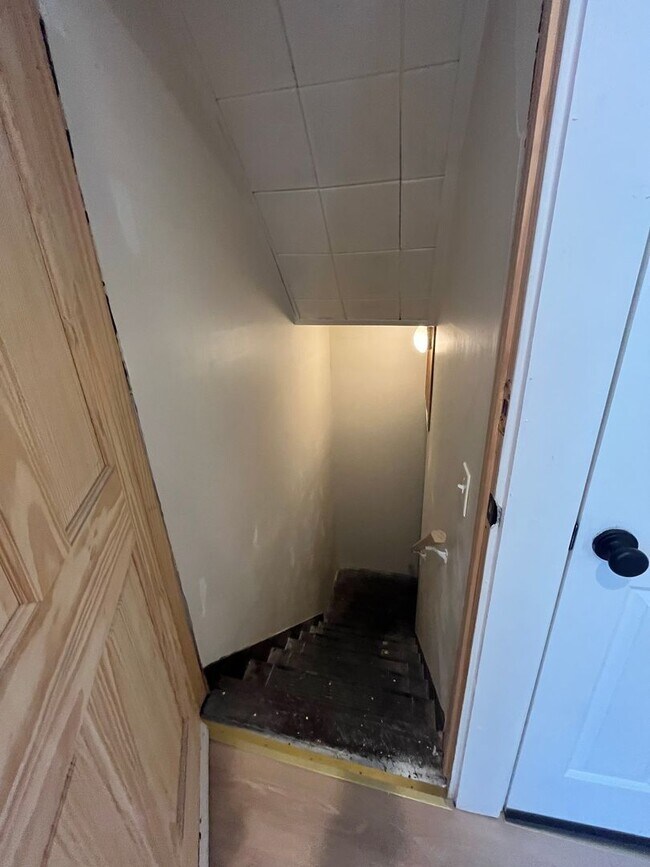 Building Photo - 12 Madison St