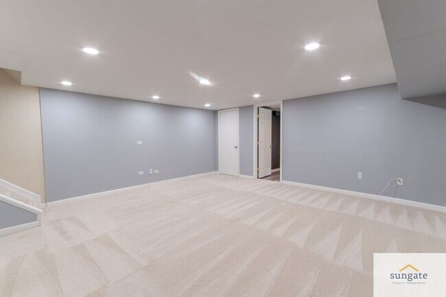 Building Photo - 945 Stormont Cir