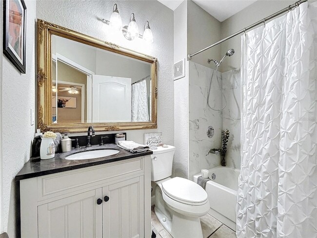 Building Photo - 704 Seagate Dr