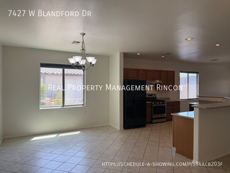 Building Photo - 7427 W Blandford Dr