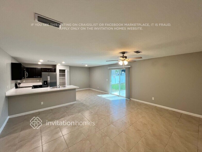 Building Photo - 682 NW Floresta Dr