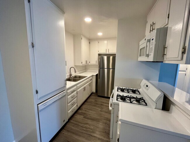 Interior Photo - 18400 Prairie Street