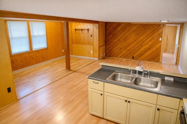 Building Photo - 11529 Main St