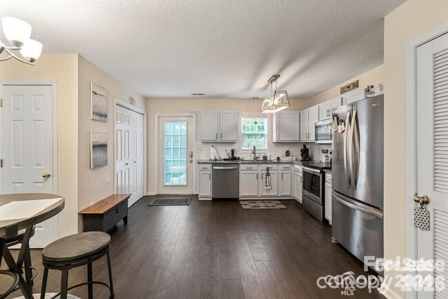 Building Photo - 128 Locomotive Ln