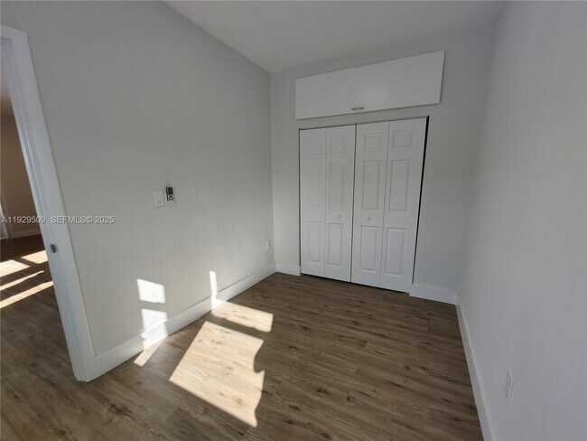 Building Photo - 1629 SW 6th St