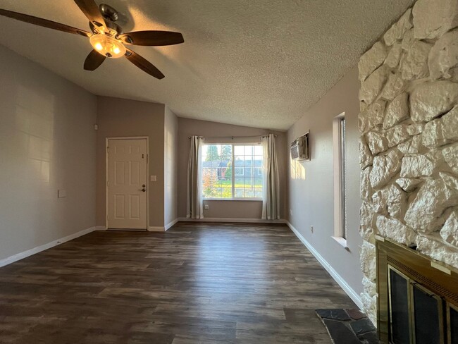 Building Photo - Cozy  3 Bed, 1.5 Bath Home for Rent!