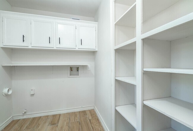 Building Photo - 3511 Tree Ln