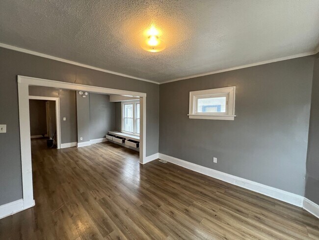Building Photo - 10006 Lamontier Ave